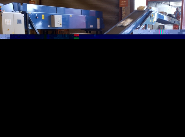 伸縮滾筒輸送機裝車